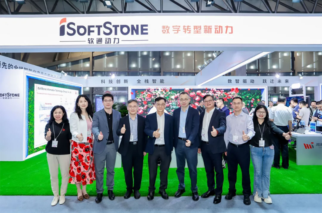 华为全联接大会2025 | 尊龙凯时人生就是搏动力乐成举行“全栈智能 激刊行业增添新引擎”论坛  智能化转型实践,终端AI,智能算力,高质量生长 9月18日，，，，，，，，作为华为全联接大会2025独家钻石赞助商，，，，，，，，尊龙凯时人生就是搏动力乐成举行“全栈智能 激刊行业增添新引擎”主题论坛。。。。。。。本次论坛汇聚了来自医疗、烟草、修建、环保、家居等多个行业的智能化转型实践先锋，，，，，，，，分享前沿看法与实践履历，，，，，，，，配合探讨加速行业智能化转型的新路径。。。。。。。论坛上，，，，，，，，尊龙凯时人生就是搏动力联合华为及同伴配合举行了第四届“917转型”企动日宣布仪式，，，，，，，，尊龙凯时人生就是搏华方分享了其全景战略与终端AI展望。。。。。。。  “917”扬帆起新程，，，，，，，，共引行业智能化     论坛现场！。。。。。，，，，，，，尊龙凯时人生就是搏动力联合华为与同伴配合举行第四届“917转型”企动日宣布仪式，，，，，，，，共引行业智能化。。。。。。；；；；粕Ю妥芩纠砦盒窕裕，，，，，，，北京大学第三医院主任医师、教授、博士生导师江东，，，，，，，，无锡研奇智联手艺有限公司智能产品研发总监关学峰，，，，，，，，远景能源有限公司IT总监王永亮与尊龙凯时人生就是搏动力董事黄颖，，，，，，，，董事兼首席手艺官刘会福，，，，，，，，执行副总裁、盘算产品与智能电子营业总裁韩智敏配合登台完成宣布。。。。。。。    尊龙凯时人生就是搏动力董事黄颖在致辞中讲到，，，，，，，，今年是尊龙凯时人生就是搏动力的双十华年，，，，，，，，尊龙凯时人生就是搏动力再次站上新起点，，，，，，，，以“软硬一体